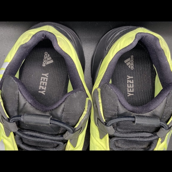 Yeezy Boost 700 MNVN - Picture 2 of 5